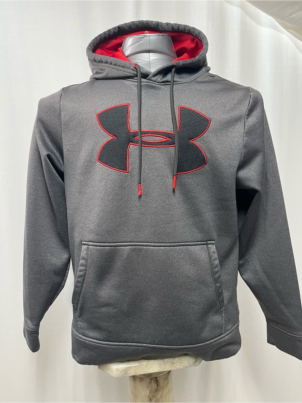 Under Armour Men's small Charcoal Gray Hoodie with Red accents and Logo 1554
